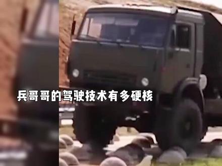 盘点汽车兵高超的驾驶技术,兵哥哥特种驾驶上演速度与激情! #汽车兵 #漂移 #军车 #硬核驾驶 #震撼