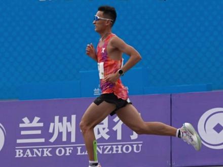 2026年兰州马拉松国内精英选手冲线时刻! #兰州马拉松 #2026兰州马拉松 #征服亚高原 #记录每一帧的热爱 #跑步大神支个招
