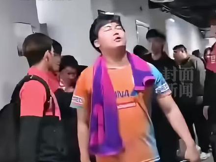 日本小将松岛辉空“提前开香槟”,被王楚钦极限逆转,气到当场扔毛巾。#王楚钦 #松岛辉空