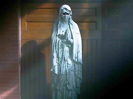 恶魔伪装圣母显露神迹,以便集体收割信徒灵魂 #恐怖 #新片速递 #我的观影报告 #胆小慎入