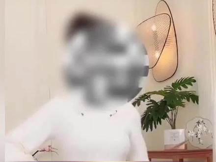 旗袍店主播
多次嘲讽50岁阿姨
商家:主播拒道歉已开除
将起诉
#旗袍店主播多次嘲讽50岁阿姨
#尘记旗袍 #女主播