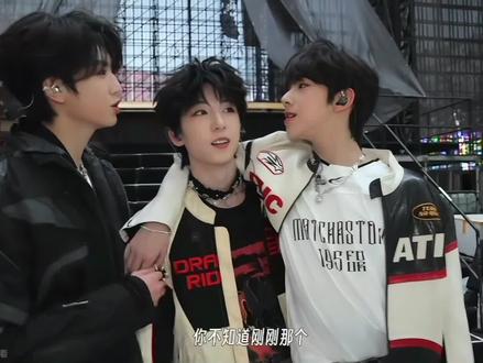 张桂源我吃醋了,不许亲话筒!
#张桂源#2026年新音#吃醋@DOU+小助手