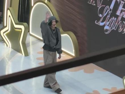 张予曦和迅猛龙好美好瘦😭😭😭
#张予曦 #迅猛龙 #王琳凯 #中关村大融城开业站台