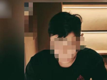 8月15日,上海邬女士通过49页PPT举报金鹏航空飞行学员孟某,与其恋爱期间和10余名女子保持不正当关系。PPT内容显示,邬女士以6点为契机,对孟某进行控诉以及起诉。