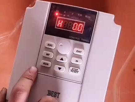 #变频器 贝士德变频器参数调节:水冷主轴(24000rpm)P087调101;风冷主轴(18000rpm)P087调101,P03调300,P21调300#雕刻机维修