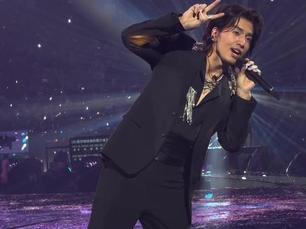 F4(F3+1)上海演唱会首场!内场第二排!真的法拉利老了还是最顶级的,太帅了,眼花缭乱的一晚,看完这个找那个!555,流星雨一响,谁的青春回来了!#F4 #F4上海演唱会 #流星雨 #五月天阿信