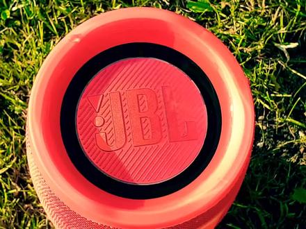 JBL Xtreme 2浇上水,测试一下低音