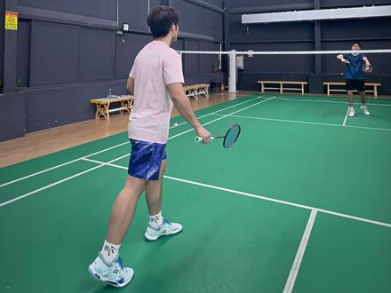 当你面对高个子选手.... #桃田贤斗 #低重心#成弓火 #成弓碳素普惠 #羽毛球拍推荐