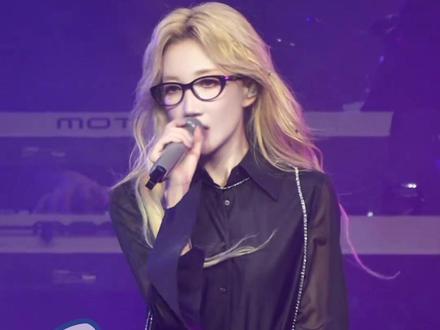 车澈被拍到街头抱着乃万,乃万发文辟谣“被恶意造谣 不是小三”