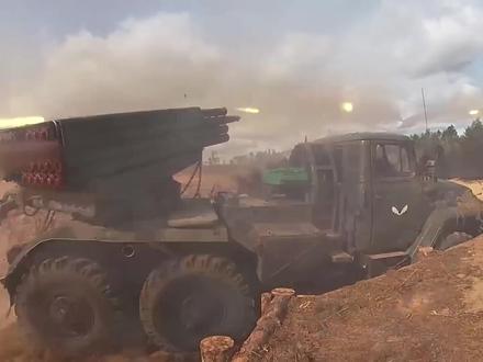 BM-21火箭炮:战场洗地!柬埔寨手中的钢铁“泼墨大师” #军事科技 #军事迷 #bm21火箭炮