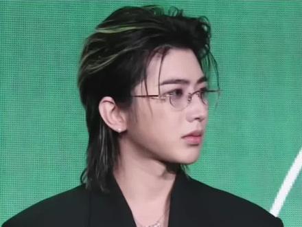 爱对了方式 他自然会拥抱你
视频@Celia_香菜
#蔡徐坤 #蔡徐坤遭粉丝冲台强抱