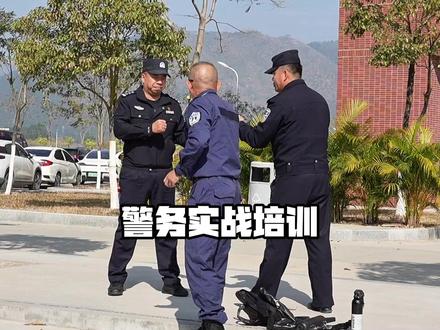 催泪器的使用 #警务实战培训 #警察 #防御式安全执法 #徐忠宁老思 #《警察执法的逻辑》 @中国警察网 @沙市区徐忠宁法治传媒工作室