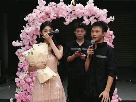 深情不如久伴,未来继续同行。@修车 小杨 @福州沁儿 #记录美好生活 #陪伴#浪漫 #修理工的日常