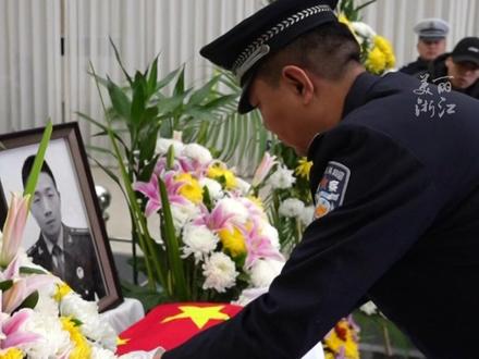 英魂归故里!邵瑞烈士安葬仪式在安徽怀远县革命烈士陵园举行,我们永远铭记!(供稿:怀远融媒)