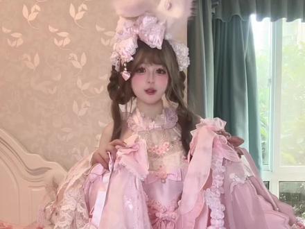杏花微雨持续发力中
不知不觉买了好多小配饰#lolita #lo娘 #杏花微雨 #lo裙安利 #普通人也能把lolita穿好看