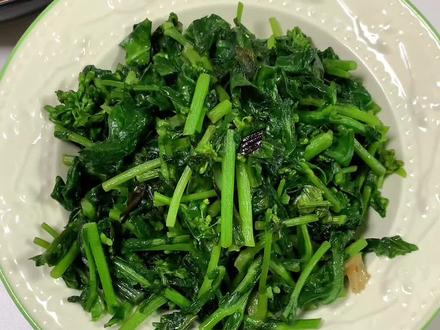 #今天吃什么 这个炒菜苔,就是独属于春天的味道 ,每年也只有这几天可以吃到#春天的味道