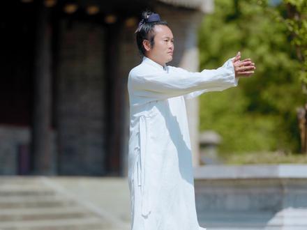 零基础,晨起就练这五个动作,简单实用。不要当收藏派,要行动派 。#道系青年 #居家锻炼 #古法健身 #晨起运动 #武当王资迪