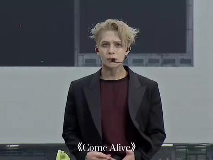 #王嘉尔舞台 #王嘉尔曼联利物浦开场秀
第一首歌曲«Come Alive》时长3.29
第二首歌曲《Blow》从3.29开始,时长3.76
第三首歌曲«Go Ghost》从7.05开始,时长2.27
第四首歌曲《Just Like Magic》从9.32开始,时长2.94
@王嘉尔 泰国曼联利物浦开场秀共表演11首新歌为#MAGICMAN 新专辑首演,此专辑9🈷️发行,其他歌曲有待更新,期待新专辑
#王嘉尔 #王嘉尔新歌
