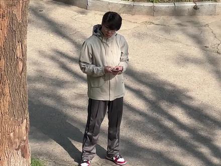 有种没头脑和不高兴的cp感#和春天打个照面 #龙图姐和华为哥 #龙图姐