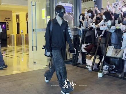 5.3下班路透|发新cha啦 #王橹杰