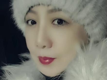 抖音没有秘密,只要你看我的视频超过十秒,系统就会在展示部分浏览人里显示你,尤其是你看了我的文案,更是逃不掉。这个秘密你大概不知道,你以为关了访客记录就能欲盖弥彰,那真的是太天真啦。。。谁每天看我的作品,来我的空间,看完点赞不点赞,系统都会显示,不管你和我是不是互关,虽然只显示一部分,但还是能看得到。无所谓了!我又不是拍给你看的,我只是闲得蛋疼打发无聊的时间罢了。我没那么矫情,爱看看,爱点点,爱咋咋地。你发的作品只要系统推荐给我我就点个赞,哪怕你只发了个逗号。。。为什么,第一我比你气量大有涵养,第二我不会挑作品,只要是你我就点赞,时间富裕还能评论两句。有些人这段时间我也不再点赞了,原因你比我更清楚,我不会剃头挑子一头热,总是一味地付出,我不会那样贱。。。我更不会隔着屏幕羡慕嫉妒恨任何人!绝对不会!因为我很优秀!从不仰人鼻息。。。海纳百川,有容乃大,既然我们互关,那就是素昧平生的朋友。嫉妒别人过得好的本身就是极度的不自信,我不行,我既自信还自大,有时甚至是狂妄自大。不是有多大能耐,只是骨子里那股高傲与倔强。。。下课!散会。。。😎😎😎