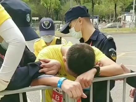 #林丹亮相深圳宝安马拉松 宝安马拉松的全马不是想跑就能跑!#马拉松 #跑步