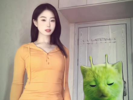 魔性舞蹈,小鸡小鸡小鸡🐤~#小鸡舞挑战 #grr手势舞 #飞船丢了 #一学就会系列 #早春穿搭