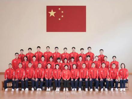 巴黎奥运会中国跳水队完整名单:
领 队:周继红
副领队兼翻译:刘江平
教练:聂玉弟、赵文进、余晓玲、陈若琳、寇萌萌、王峰、
王轩医生:袁阳康 复:姚锋、汤燕琪
心理咨询师:卢敏
女运动员:陈艺文、昌雅妮、陈芋汐、全红婵
男运动员:曹缘、王宗源、谢思埸、杨吴、练俊杰、龙道一
7月27日 17:00女子双人3米板决赛
7月29日 17:00男子双人10米跳台决赛
7月31日 17:00女子双人10米跳台决赛
8月02日 17:00男子双人3米跳板决赛
8月06日 21:00女子10米跳台决赛
8月08日 21:00男子3米跳板决赛
8月09日 21:00女子3米跳板决赛
8月10日 21:00男子10米跳台决赛