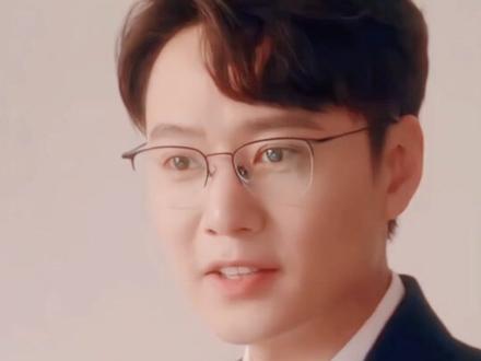 #歌曲这么多年的生活
其实2025才是真正的世界吧,许晋阳消失的时候说的是退出灯塔系统 而江晓媛刚穿越时说的是进入灯塔系统#脱轨 #看脱轨磕进我心里 #脱轨对我眼睛太友好