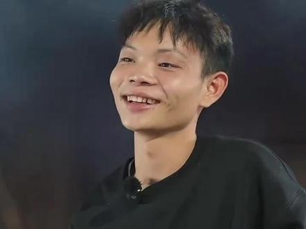 烤鸡少年凭什么火遍全网?
看完这几个细节你就懂了~
#烤鸡少年 #流量密码 #案例分析 #知识分享 #短视频底层逻辑