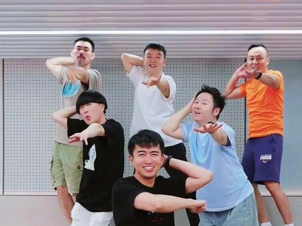 一起来合拍! #珠满摇 #珠满摇舞蹈挑战 #多人合拍珠满摇走位舞