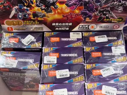 变形金刚星辰版第六弹装甲隐藏擎天圣攻略
重量:直接筛选出28g区间
擎天圣装甲:28g-28.5g左右,28.2g居多
BW威震天装甲:28.5g-28.85g左右,28.7g左右
ps.本弹重量有很大作用,可以把我们排除容易干扰的补天士霸王龙等
摇盒:
擎天圣装甲:稍有难度,有清脆铃铛音(必要不充分条件)但是其他几款也有相似声音,尽量找袋子位移空间最小的
BW威震天装甲:依旧是和5弹一样的明盒,大块特效伴随细碎零件的声音,内部饱满
🌟🌟🌟编码:
作为本弹判断装甲非常重要的条件,本人可以很负责告诉大家目前50批次看码仍然有效,编码会放在评论区
装甲威震天:隐藏一定是歪码,但歪码不一定是隐藏装甲擎天圣:虽然看似不歪,但仍然有迹可寻
现在发攻略的人越来越多,并且很大部分人都在瞎说,仁者见仁,智者见智(点名某积木人搭子次次误人子弟唯一对的几次还都是抄袭的),所以本人不方便透露具体的看码教程,可以对照编码看,买一样的就行#布鲁可#变形金刚星辰版