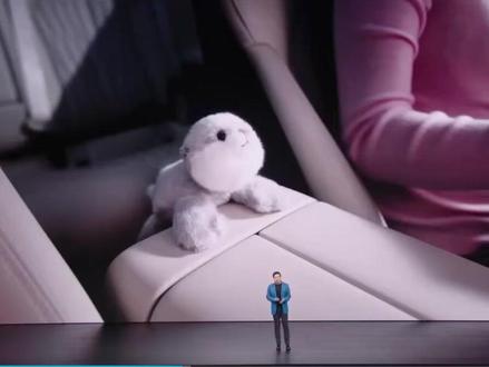 雷军呼吁玩具厂商加入,车载情感玩具是新机遇?#雷军 #小米su7 #nfc磁吸玩偶 #新一代小米su7发布会