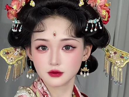 30秒学会这个宋制花冠发型跟妆在也不愁了#新娘跟妆造型 #汉服妆造 #汉服造型教程 #学化妆