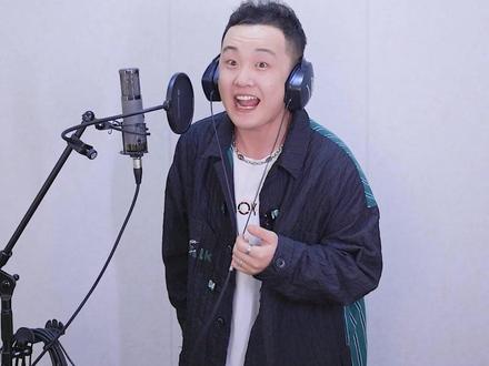 她来了她来了,你们期待的#神调她终于放出来了!#东北神调 #二人转 #录音棚 @抖音小助手 #这二人转一股歌味儿 #曲调引起东北人极度舒适