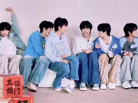TF家族团综,王橹杰叫早穆祉丞
#TF家族团综 #橹穆 #王橹杰叫早穆祉丞 #张桂源 #穆祉丞