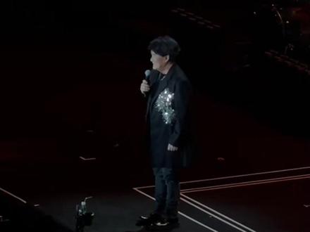 当熟悉的声音响起,谁的青春记忆又杀回来了?#周华健宜昌演唱会