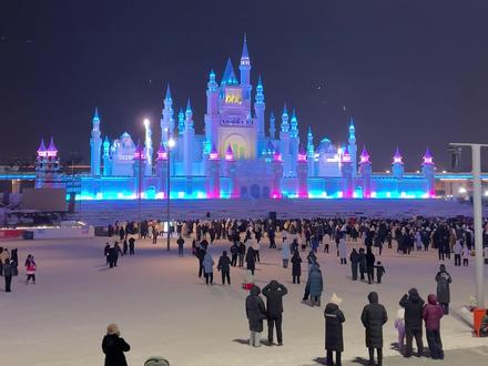 长春人自己的“迪士尼城堡”!🏰。#长春 #雪地 #肆季南河 #东北迪士尼