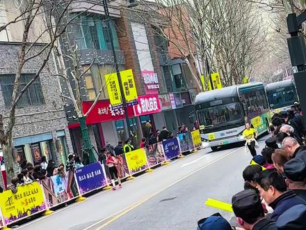 2026武汉马拉松 3月22日7:30鸣枪,3万人开跑(全马1.7万、半马1.3万),群樱荟萃,赛道首次覆盖武汉7个中心城区。第一名是谁了#交通安全 #公共交通 #武汉马拉松#2026汉马#湖北加油