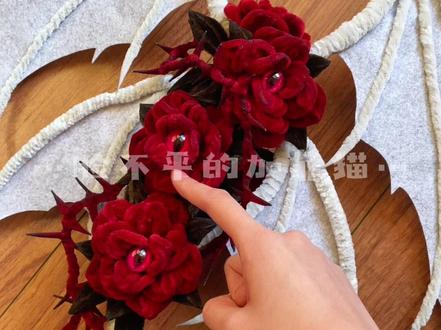 扭扭棒银翼蔷薇权杖简易制作过程来喽! 看到大家在蹲扭扭棒银翼蔷薇权杖的教程,赶紧用仅有的视频素材整理了一下,很多组件在之前的教程里有教,大家辛苦往前翻一翻!#创作灵感 #手工 #扭扭棒 #恋与深空 #秦彻银翼恶魔 @创作灵感小助手 @DOU+小助手 @抖音小助手