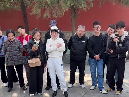 到底是谁在遛谁啊!!! #摩仔 #馍仔 #机器狗