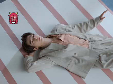 本来就帅翻天!有了眼镜加持,气质直接逼人啊!#张凌赫请把眼镜焊在脸上 #张凌赫陌森品牌代言人 #陌森凌势而上