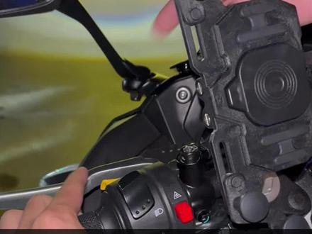 GSX250r用原车控射灯,原车开关控制,开车不脱把,驾车更加安全。#铃木gsx250r #gsx250r #gsx250原车控射灯 #原车控射灯 #原车开关控制射灯