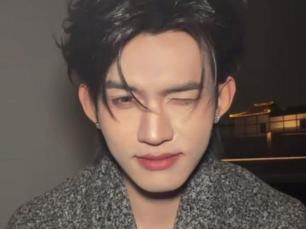 灯光师爆改主包,会speak 一点点英语,不会8.+1,但会可扣口扣乐#云旗 #云旗直播 #云熠星河