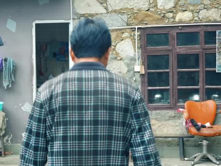 #抖音美食创作人 今天到老丈人家里帮忙摘花椒,上树摘李子,买了一只兔子,做个红烧兔肉,一家人吃美了#抖音美食创作人 #新农人计划2021 #三农