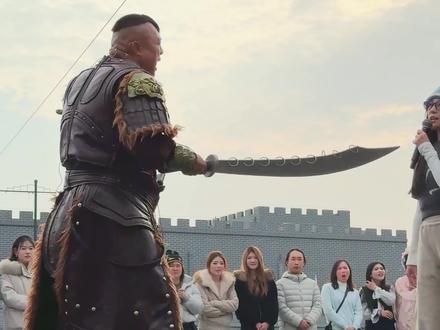 金贼倾家荡产,刀也被卖了#大宋东京保卫战#李松蔓999#清明上河园#搞笑#人类对清明上河园的开发不足百分之一