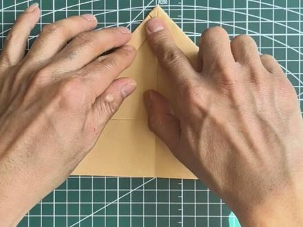 一张纸教你折三角翼纸飞机#三角翼纸飞机#玩具#手工#折纸