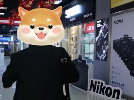今天终于买了心心念念的小痰盂,和24-105镜头不同,小痰盂非变焦,优点最大光圈f1.8、十分轻便,近景室内、人像、扫街足够用,慢慢摸索不着急,兜里拿出来就拍想想就开心#随拍 #我的摄影日记 #开箱 @DOU+小助手