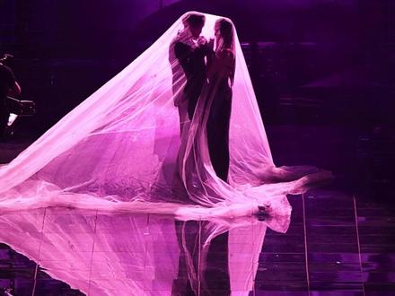 黄子韬徐艺洋湖南卫视跨年晚会现场就这么水灵灵的亲上了 #黄子韬 #徐艺洋 #爱错 #跨年晚会 #湖南卫视跨年演唱会