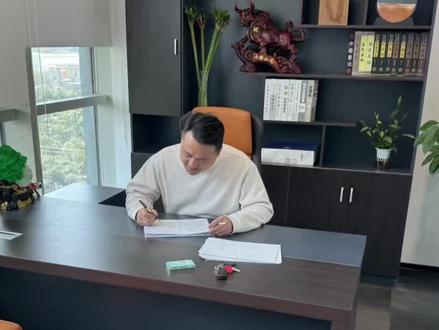 黄金全解第3期,不玩虚的。
直接跟你讲清楚:美元到底是怎么变多的,底层逻辑一次讲透。
关注老炮,只讲真实、能听懂的金融干货。#黄金 #美元 #金融常识 #财经知识 #老炮讲财经